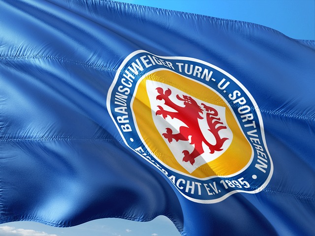 FIFA发布的世界杯赛程以美东时间计算，比北京时间慢12小时